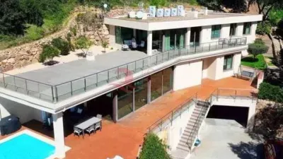 Chalet on Carrer de Roca Vila photo 3