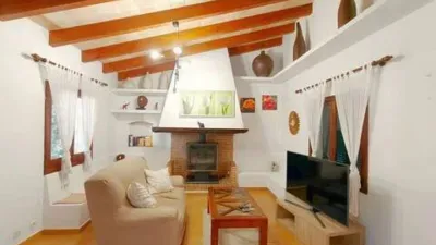 Chalet on Carrer de Lluna photo 4