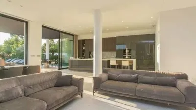 Chalet on Carrer Paris photo 16