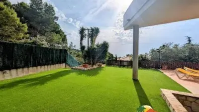 Chalet on Calle Lluisa Usall i Bosch No Number photo 46