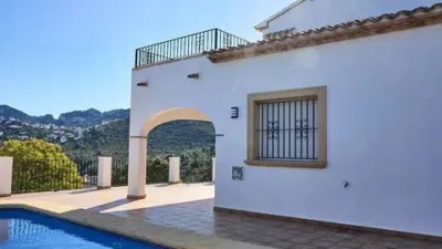 Chalet on Carrer Violetas photo 2