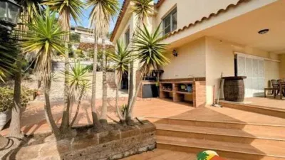 Chalet on Calle Lluisa Usall i Bosch No Number photo 37