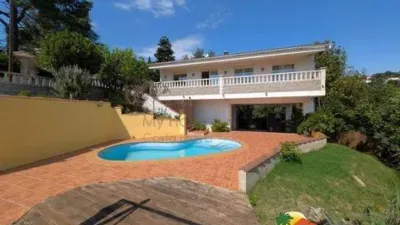 Chalet on Carrer de Selva photo 2