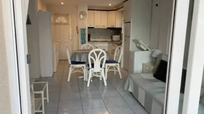 Apartment on Carrer de Joanot Martorell photo 12