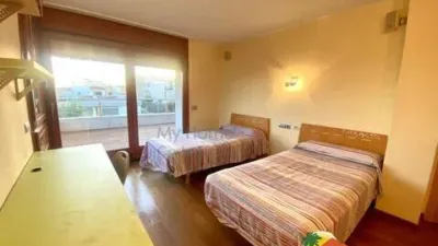 Chalet on Carrer de Pere Puig i Llensa photo 21