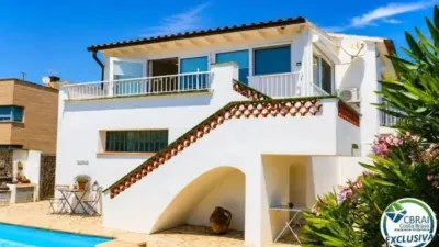 Chalet on Carrer del Castanyer photo 2