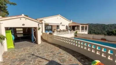 Chalet on Carrer Montroig photo 38