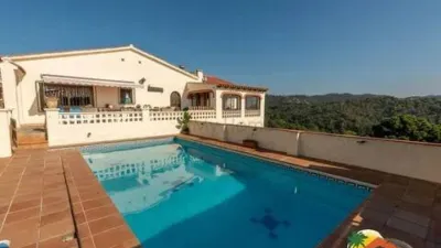 Chalet on Carrer Montroig photo 4