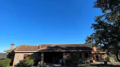 Chalet on Calle del Ebro photo 3