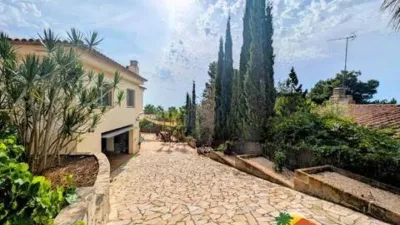 Chalet on Calle Lluisa Usall i Bosch No Number photo 39