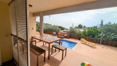 Chalet on Calle Lluisa Usall i Bosch No Number photo 35