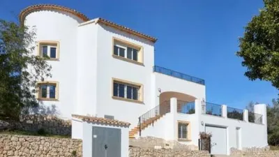 Chalet on Carrer Violetas photo 4