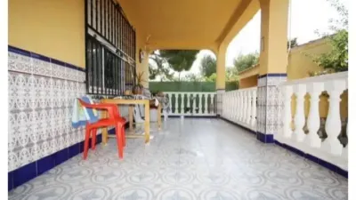 Chalet on Calle E photo 26