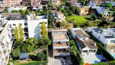 Chalet on Carrer de Pere Puig i Llensa photo 56