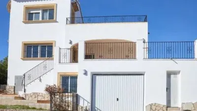 Chalet on Carrer Violetas photo 3