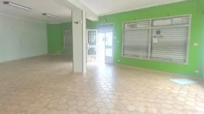 Local comercial en venta en Cariño - Más