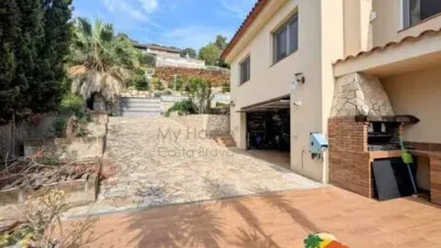 Chalet on Calle Lluisa Usall i Bosch No Number photo 38