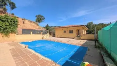 Chalet on Carrer de Plutó photo 3