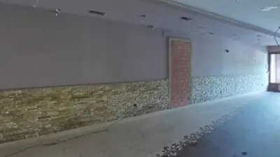 Local comercial en venta en Os Mallos-A Falperra - Més