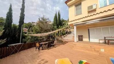 Chalet on Calle Lluisa Usall i Bosch No Number photo 36