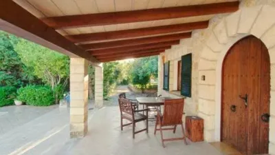 Chalet on Carrer de Lluna photo 3