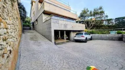 Chalet on Carrer de Pere Puig i Llensa photo 43