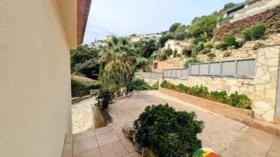 Chalet on Calle Lluisa Usall i Bosch No Number photo 42