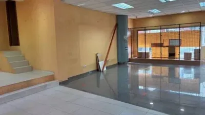Local comercial en alquiler en Avenida de Vilaboa, cerca de Calle de los Condes de Andrade - Más
