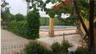 Chalet on Calle E photo 4