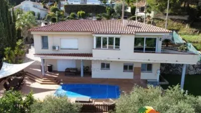 Chalet on Calle Lluisa Usall i Bosch No Number photo 34