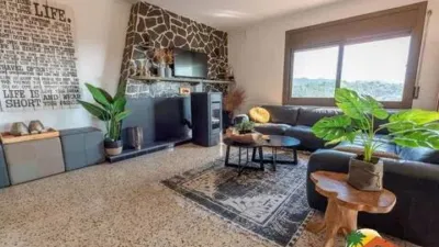 Chalet on Carrer Montroig photo 6