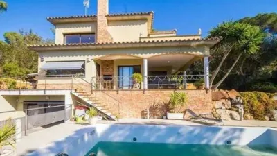 Chalet on Carrer de l'Alzina photo 2