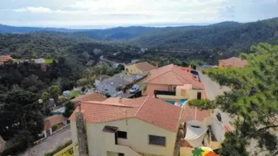 Chalet on Carrer Montroig photo 2