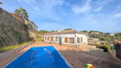 Chalet on Carrer del Galzeran photo 2