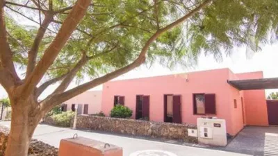 Chalet en venta en Calle Sabina, La Oliva de 355.000 €