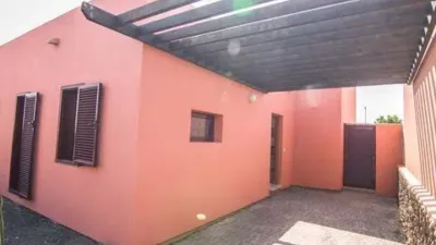Chalet en venta en Calle Sabina, La Oliva de 355.000 €