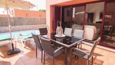 Chalet en venta en Calle Sabina, La Oliva de 355.000 €