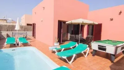 Chalet en venta en Calle Sabina, La Oliva de 355.000 €