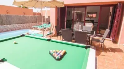 Chalet en venta en Calle Sabina, La Oliva de 355.000 €