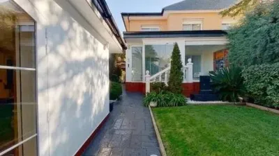 House in the Centre photo 2