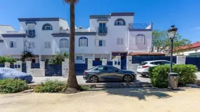 Terraced house on Avenida de la Virgen del Rocío photo 3
