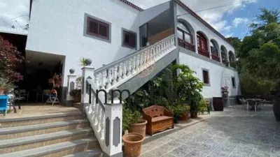 Chalet on Calle San Miguel photo 2