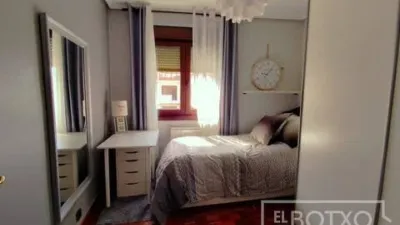 Apartment in Iralabarri photo 5