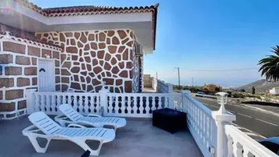 Chalet on Calle San Miguel de Abona, No Number photo 3