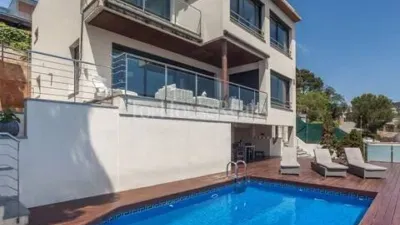 Chalet in Canyelles-La Montgoda photo 3