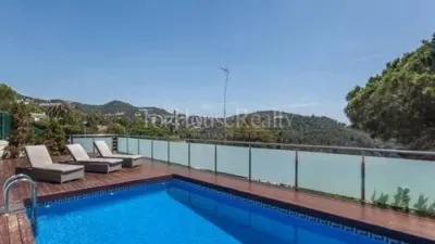 Chalet in Canyelles-La Montgoda photo 4