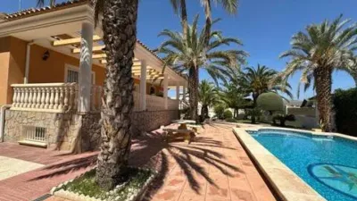 Chalet on Calle del Pino photo 6