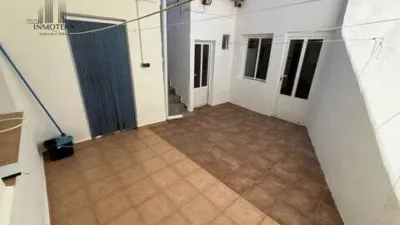 Casa – Madrigueras - Más