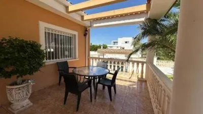 Chalet on Calle del Pino photo 8