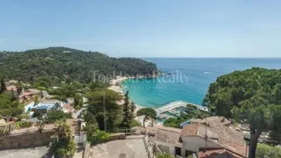 Chalet in Canyelles-La Montgoda photo 2